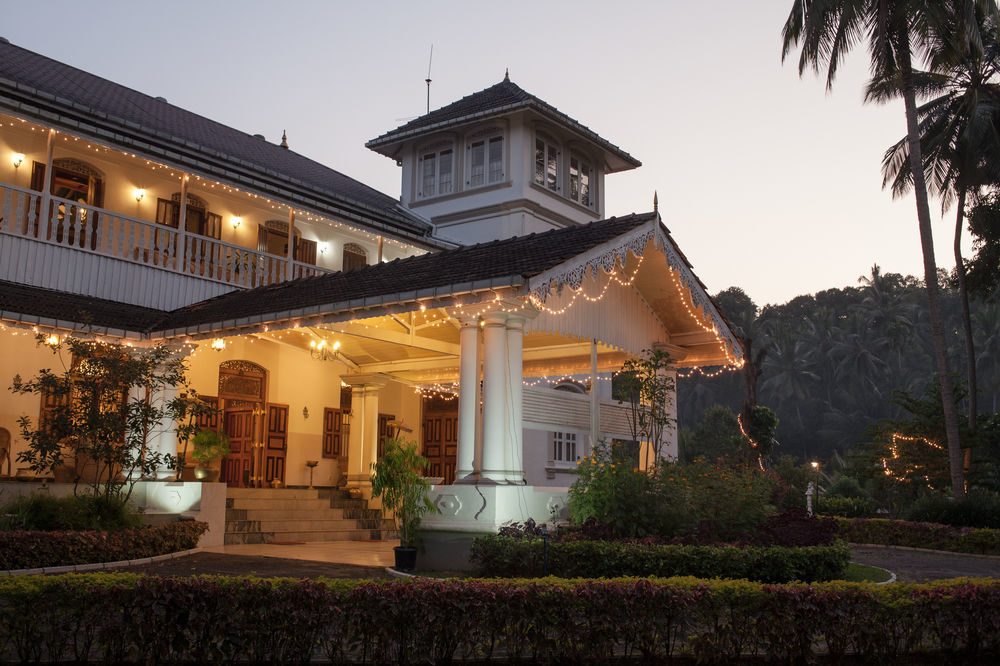 Manor House Hotel Embulpure Exterior photo