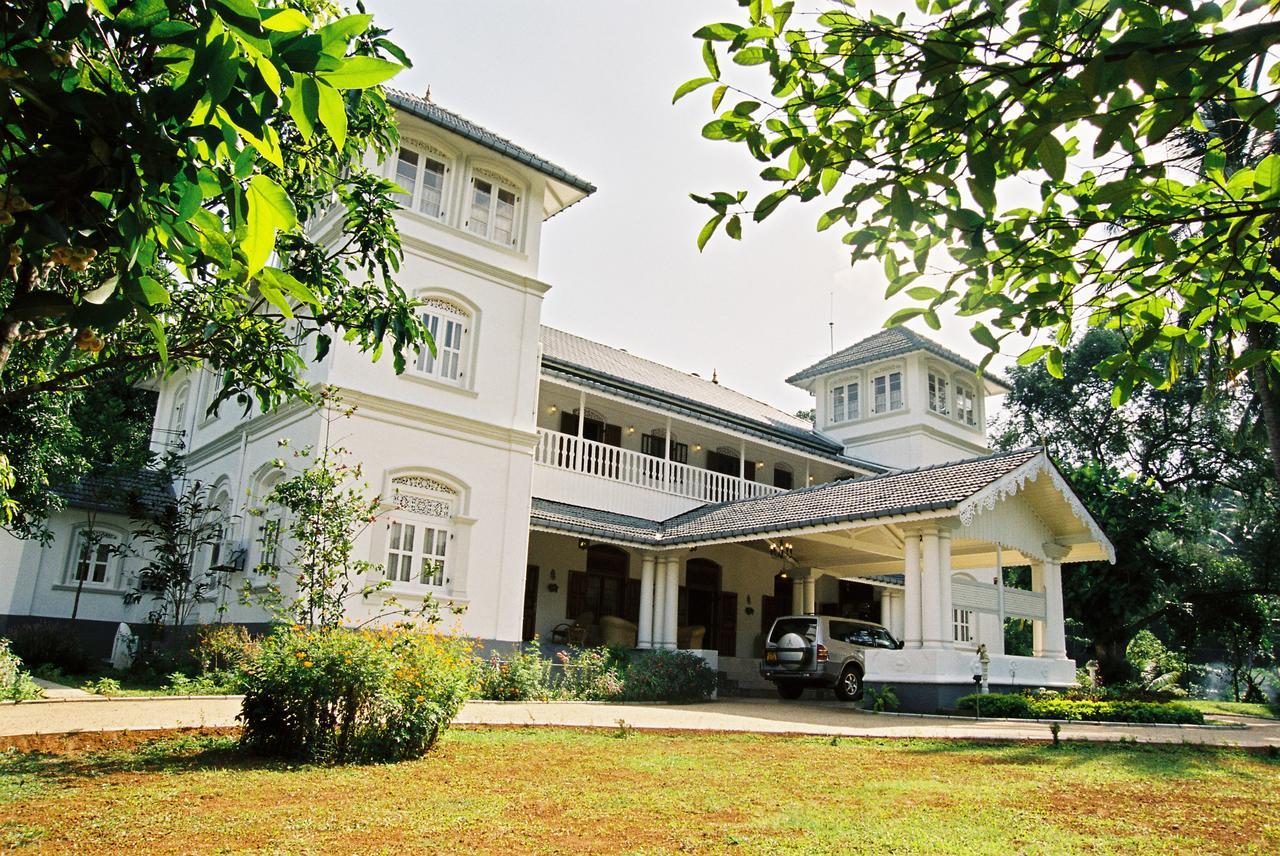 Manor House Hotel Embulpure Exterior photo