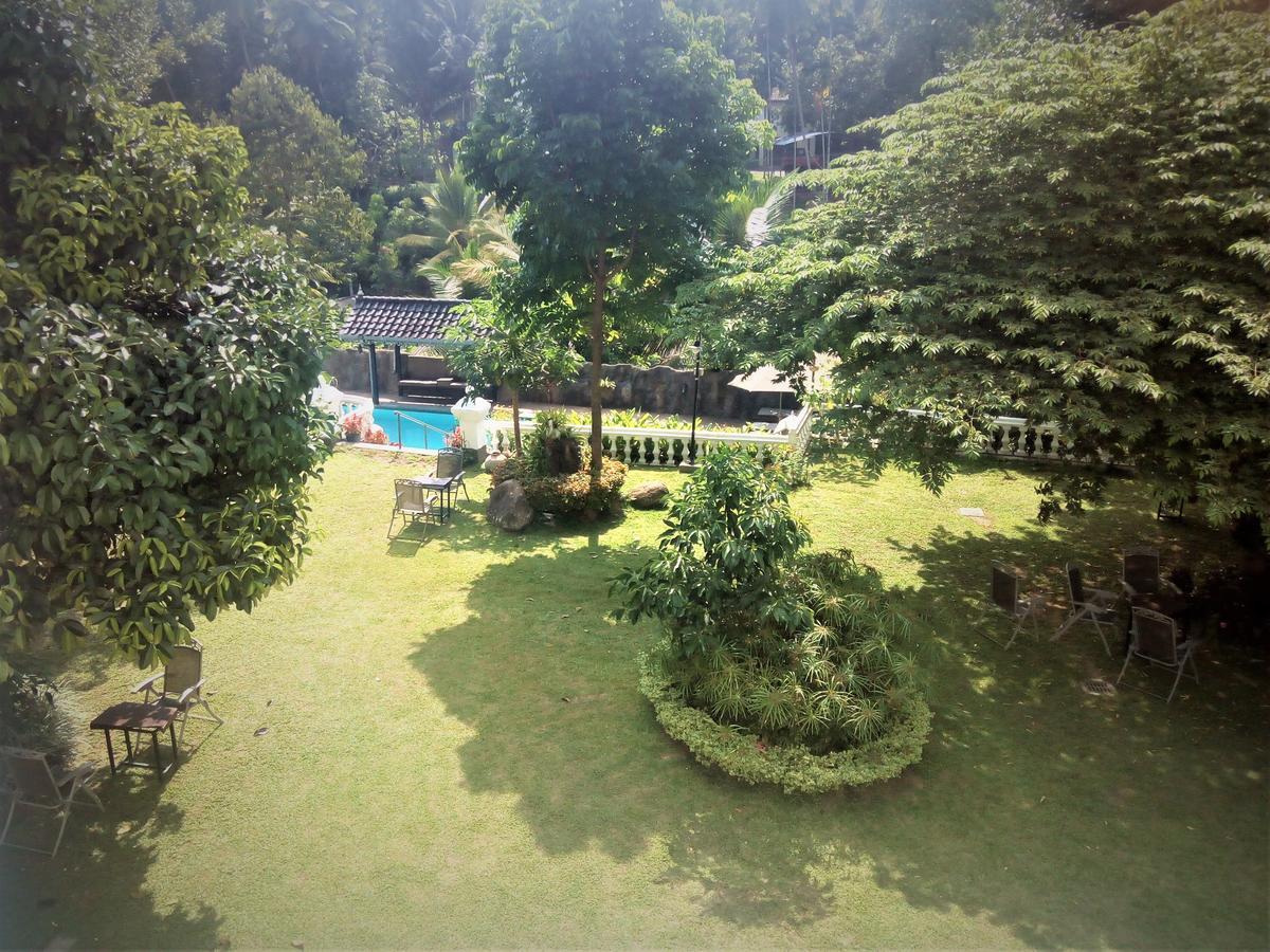 Manor House Hotel Embulpure Exterior photo