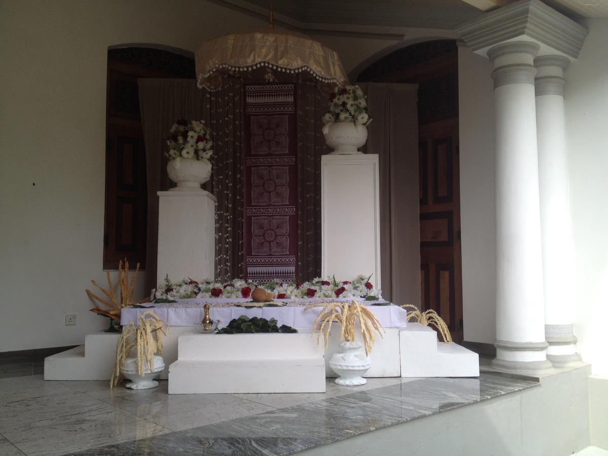Manor House Hotel Embulpure Exterior photo