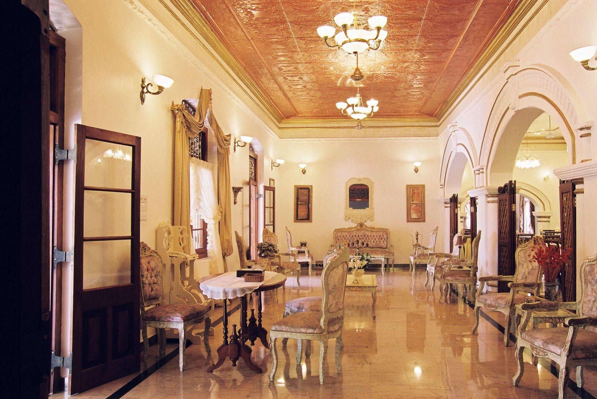 Manor House Hotel Embulpure Exterior photo