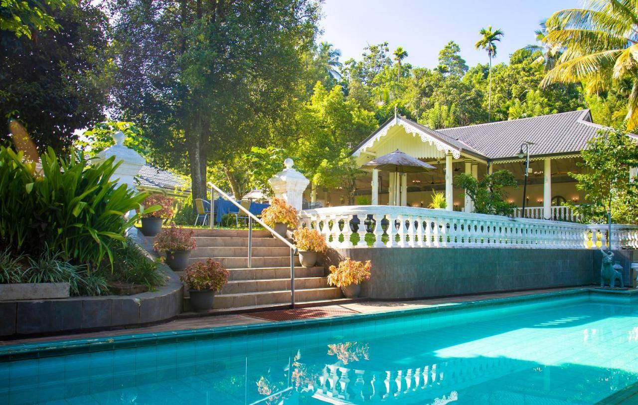 Manor House Hotel Embulpure Exterior photo
