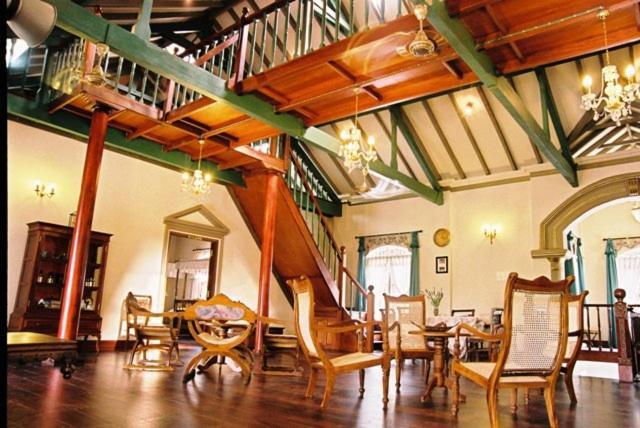 Manor House Hotel Embulpure Exterior photo